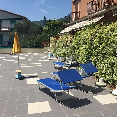 بيت للعطل Theresa House With Pool